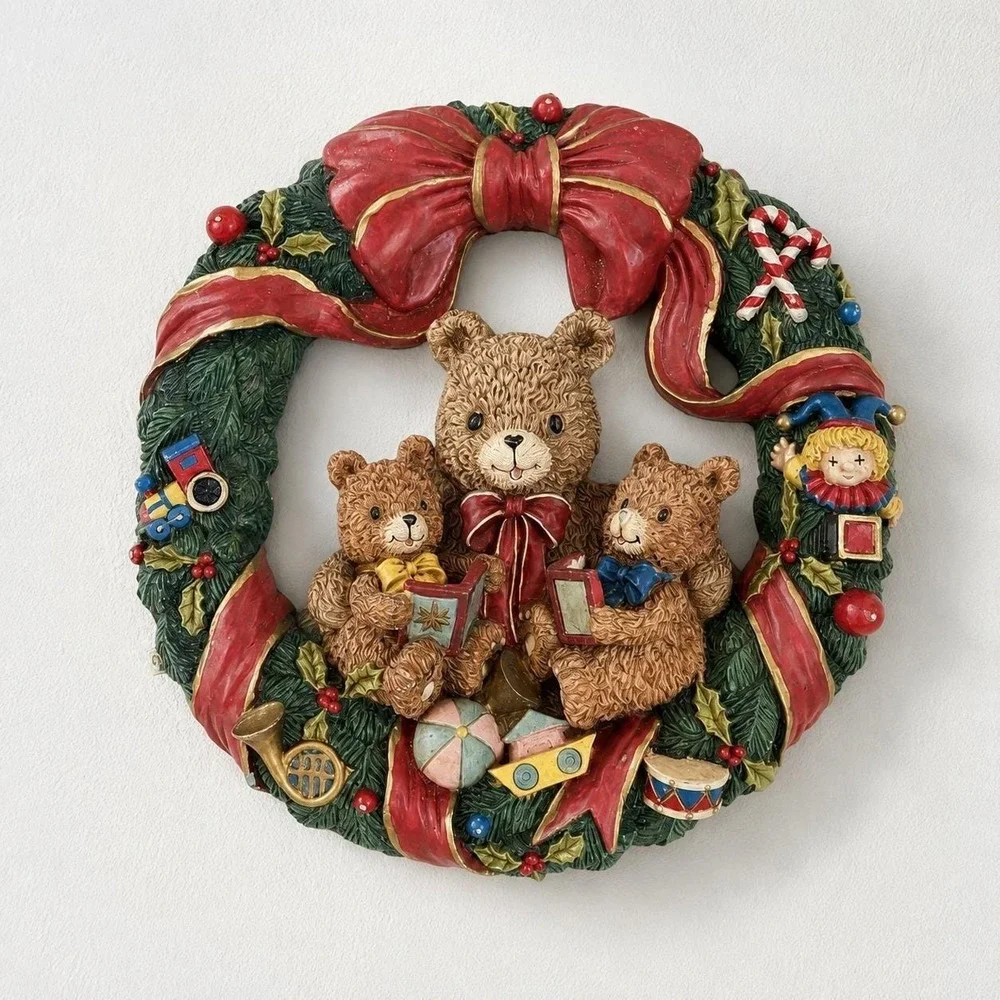 Vintage Teddy Bear Christmas Wreath - Resin Toyland Wall Plaque - Holiday Decor